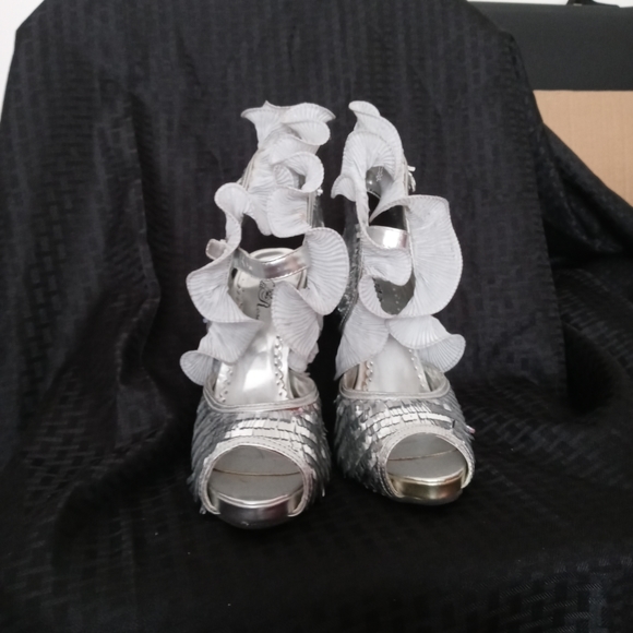 Heels - Picture 2 of 2